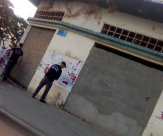 بالصور: بلدية تل أبيب تمزّق لافتات قائمة يافا وتهدد أهالي يافا بالغرامات